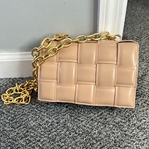 Beige square shoulder bag with chain strap